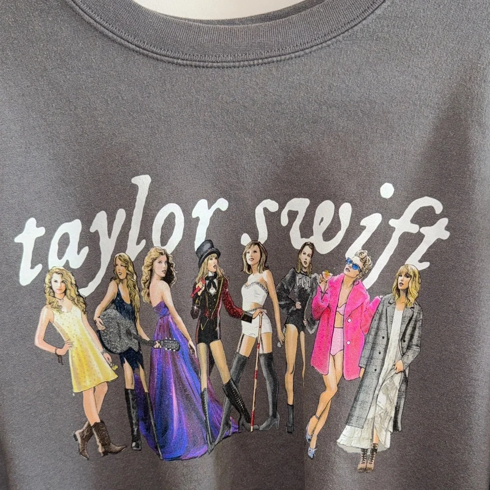 Rare Taylor Swift Graphic Black Sweater - Picture 3 of 4